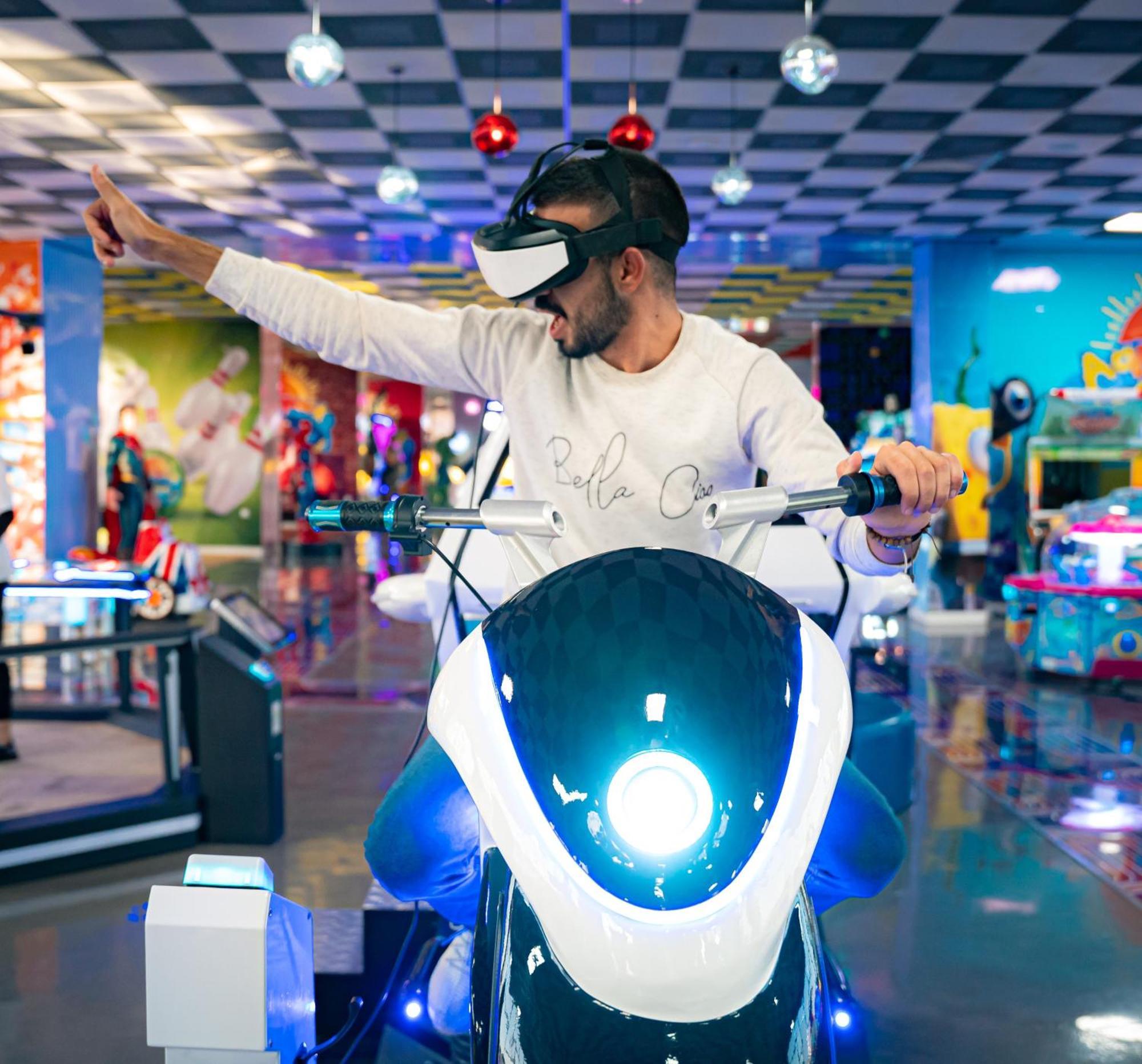 Waves Aqua Resort Кенитра Экстерьер фото A man playing a motorcycle racing game with a virtual reality headset